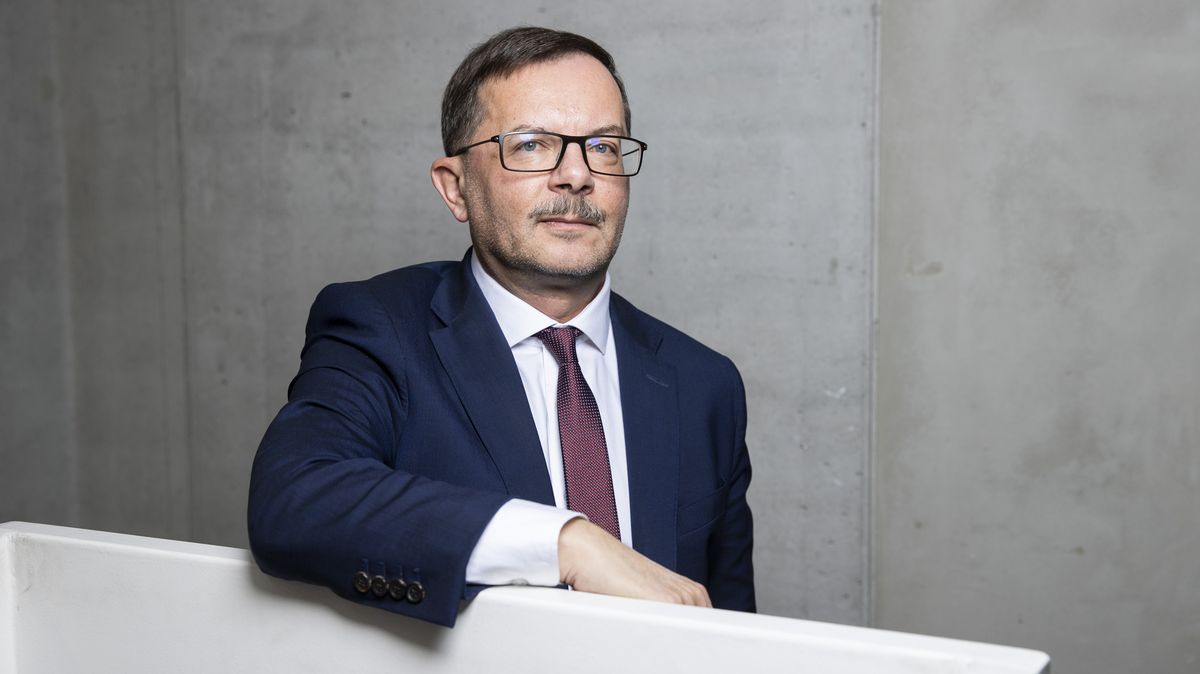 Nedopadnout jako Švédsko či Irsko. Viceguvernér popsal, jak hlídá hypotéky